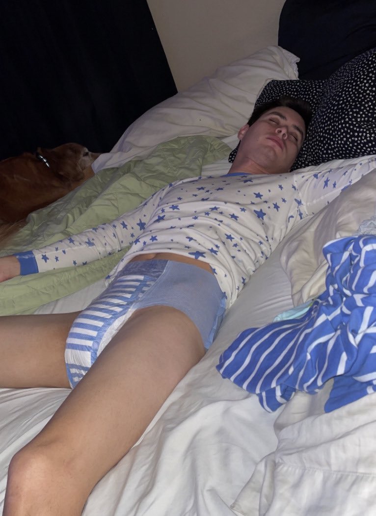 CharlieAbdl1234's tweet photo. Little bro had a potty accident, so I had to change him to a goodnite before daddy came home. We will both be in trouble when they smell the sheets 😢 https://t.co/wjQoZZ0zql