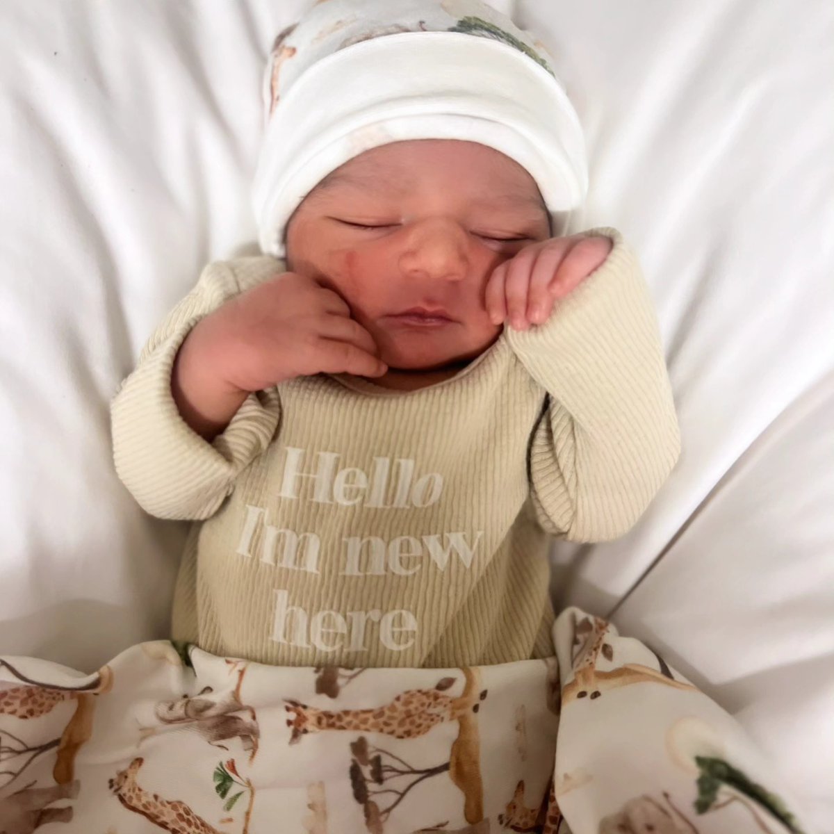LynnetteFuli's tweet photo. Breaking news: Our second little man, Shiaan Arora, arrived on June 10, 2025, weighing 2. 74kg and already running the show. Mom’s a superhero, Dad’s crying again, and Big Brother is ready to mentor. Sorry for missed calls—thank you for your https://t.co/yaZgiAq4mZ