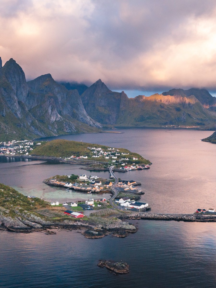 echoesofworld's tweet photo. Lofoten, Norway https://t.co/jZsN6VmA39