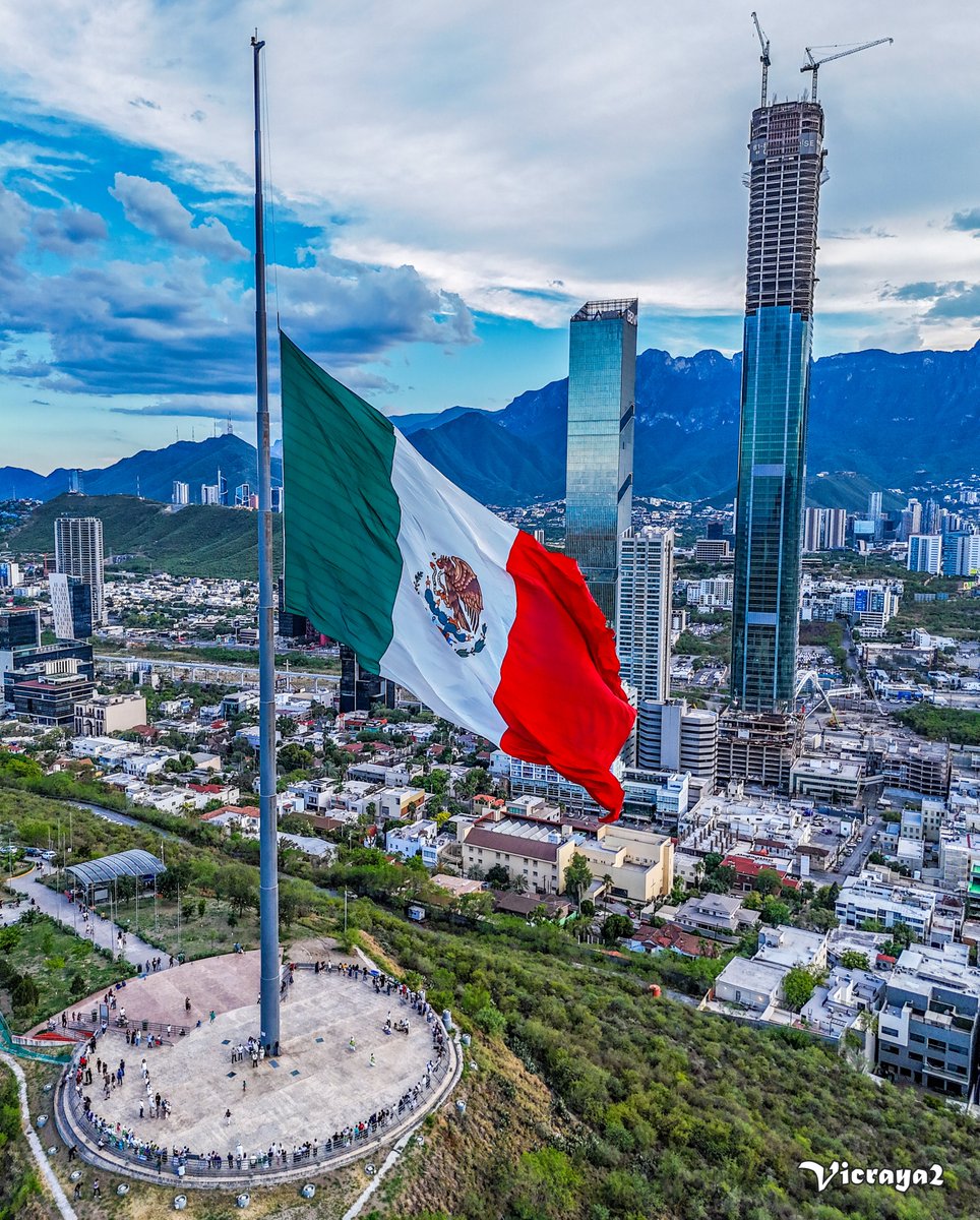 vicraya2's tweet photo. ¡Viva México! ¡Viva Monterrey! 🇲🇽❤️ El gran amor a esta gran ciudad y a éste hermoso país 😍🇲🇽🇲🇽

📸 Fotografía de mi autoría con el Vicdron 🫡 

#monterrey #nuevoleon #mexico #travel #city https://t.co/azfqEEnpZ2
