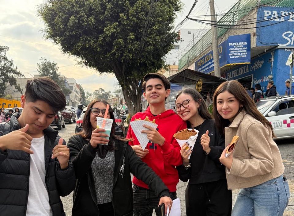 Alexatwittea's tweet photo. young dumb broke high school kidssss☹️ https://t.co/lbcchx1oxx