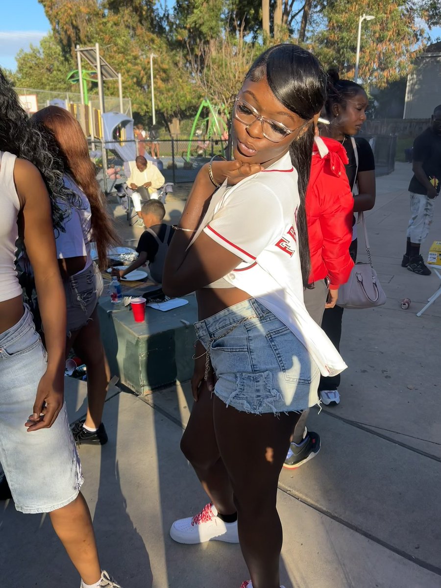 itsnaeduuh's tweet photo. 😘😘 bzz nigga https://t.co/y8W5swYYg7