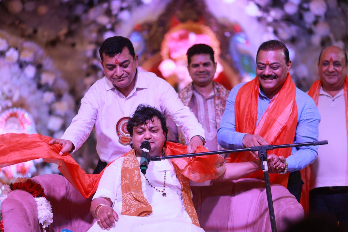 Sheettalpaandey's tweet photo. 🙏 श्री सिद्धि विनायक चेतना समिति, प्रीत विहार, दिल्ली 🙏

श्री गणेश उत्सव के पावन अवसर पर प्रिय भाई श्री नवीन जिंदल जी से मिलना हुआ।
बहुत ही सरल हृदय, सहज व्यक्तित्व और मिलनसार व्यवहार के धनी नवीन जी से मिलकर मन को बेहद प्रसन्नता हुई। ❤️

@naveenjindalbjp https://t.co/S7836OKs8j