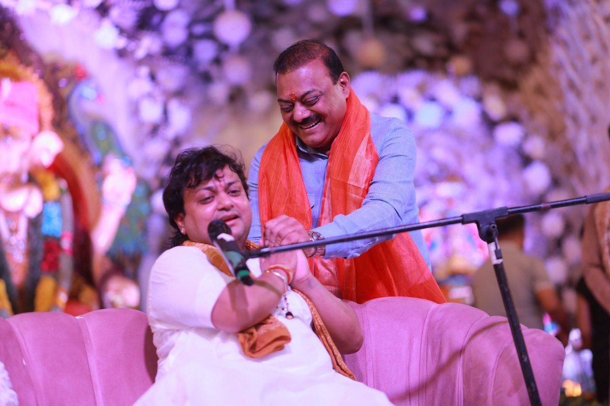 Sheettalpaandey's tweet photo. 🙏 श्री सिद्धि विनायक चेतना समिति, प्रीत विहार, दिल्ली 🙏

श्री गणेश उत्सव के पावन अवसर पर प्रिय भाई श्री नवीन जिंदल जी से मिलना हुआ।
बहुत ही सरल हृदय, सहज व्यक्तित्व और मिलनसार व्यवहार के धनी नवीन जी से मिलकर मन को बेहद प्रसन्नता हुई। ❤️

@naveenjindalbjp https://t.co/S7836OKs8j