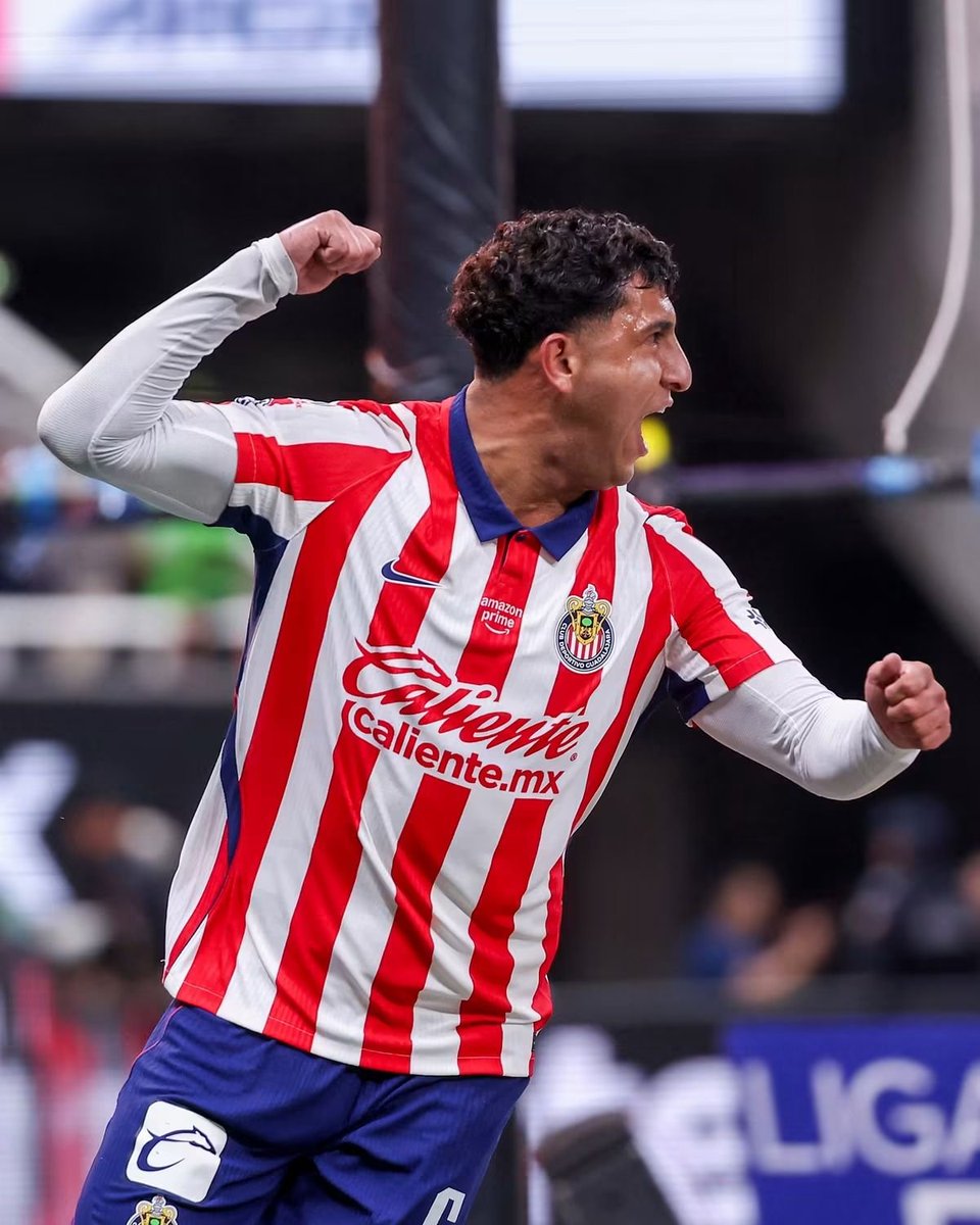 jcm_elpastor's tweet photo. Con el regreso de Cotorro a @Chivas, que además fue extraordinario defendiendo y ofendiendo, se le viene una gran duda a Milito quien debería jugar como titular de lateral volante por izquierda, entre Camberos y Cotorro no tengo la menor duda de que debe iniciar Cotorro, no veo de ninguna manera a Camberos en ese puesto, Milito debe encontrarle lugar como interior por izquierda, sencillamente sacando a un delantero lo resuelves, por cierto creo que a nadie nos gusta que el Rebaño juegue con Sepu y Marín juntos.
En fin vamos a ver que pasa, pero se viene el juego que hay que ganar si o si, no hay excusas!!!
🔵⚽️🔴