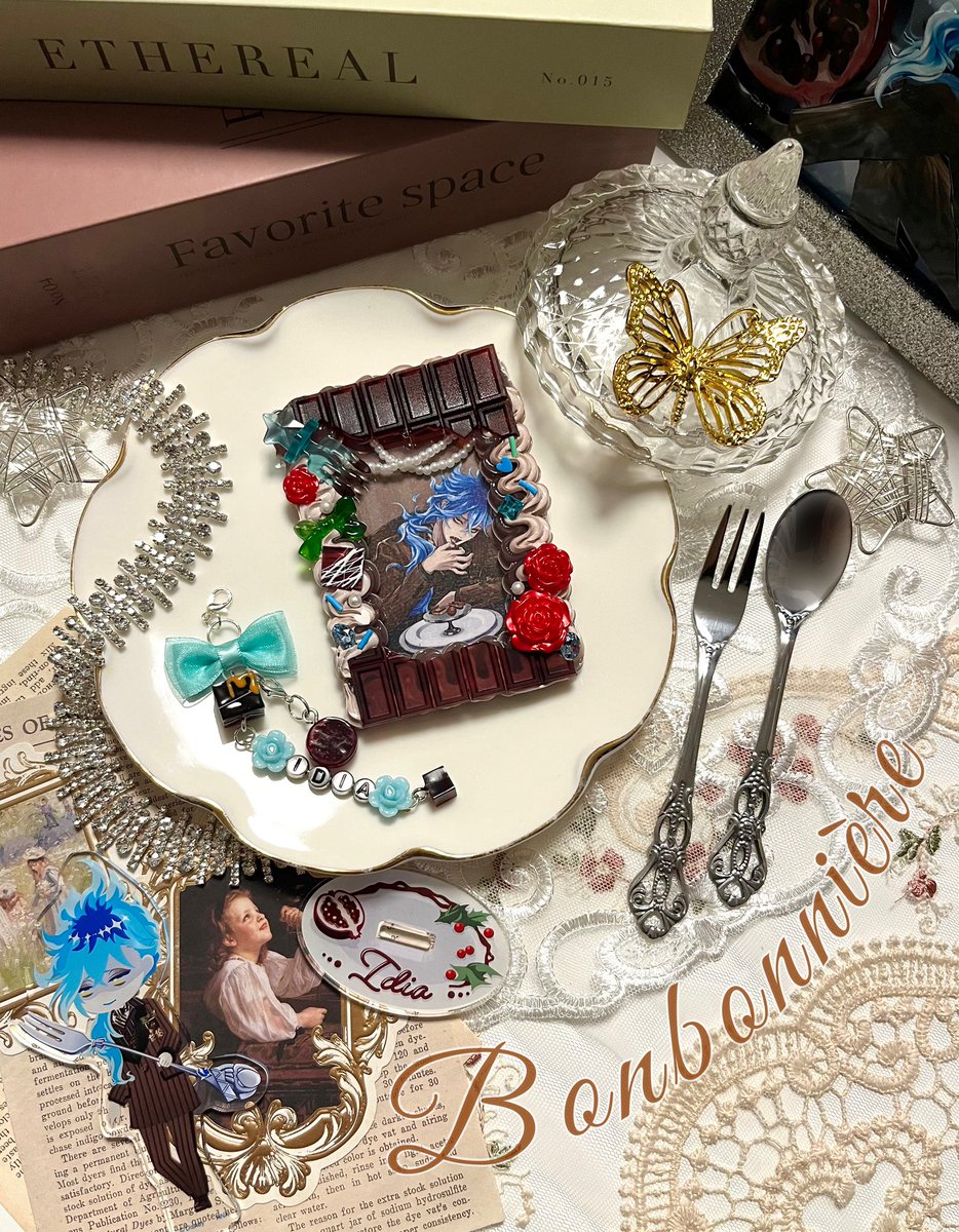 Rei__0158's tweet photo. La･Bonbonnière🍫´-

冬組ボンボニトレカデコ作成しました🦋.*˚
トレカに付けるチャームもキャラに合わせて作成. 𓂃 🪡

そのうち春夏秋組も作りたい... https://t.co/nDfjQSzi1J