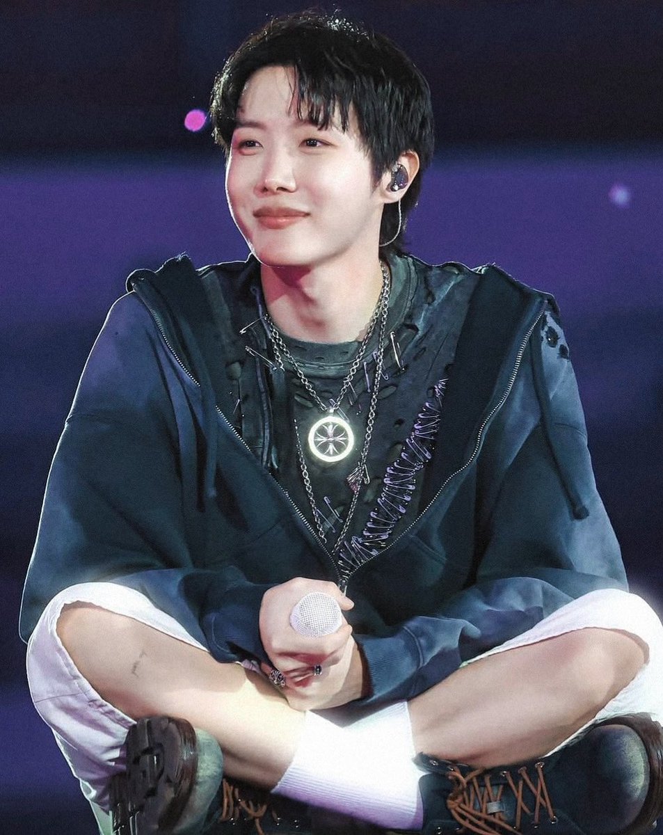 acejhopee's tweet photo. pretty boy https://t.co/EkFkgo6vh3