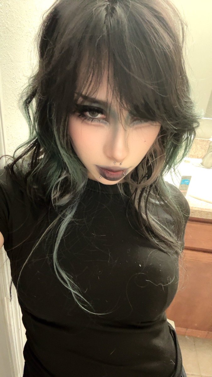 fujokester's tweet photo. vkei makeup look how do we like it https://t.co/JfV2bOxG0T