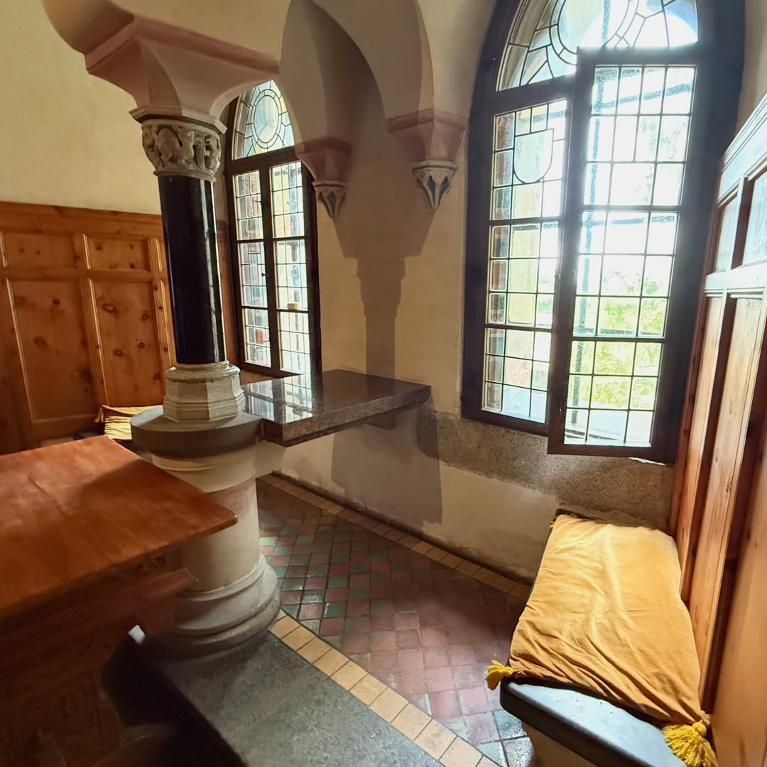 SammyIbsenecex's tweet photo. The magnificent castle, an impregnable fortress, seat of the Teutonic Order and residence of its successive Grand Masters in the Middle Ages. https://t.co/XByrBJ7RbJ