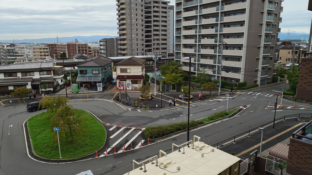 dentist_trust's tweet photo. 大阪枚方のたかはま歯科医院です　おはようございます　9月16日���天気曇り🌥️気温摂氏24℃風おだやかです　南海上の台風の動きが気になりますが本日も平常通り診療致します　午前中の訪問口腔ケアは大阪府枚方市長尾北町にございます社会福祉法人清松福祉会総合老人福祉施設夢心に歯科衛生士２名にてお伺い致します