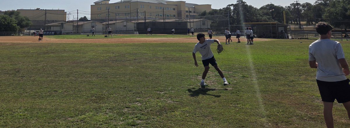 WHSBaseballSA's tweet photo. No wet bulb warnings today! ☀️⚾️

Warriors lead they! https://t.co/MjhZyxUrb1