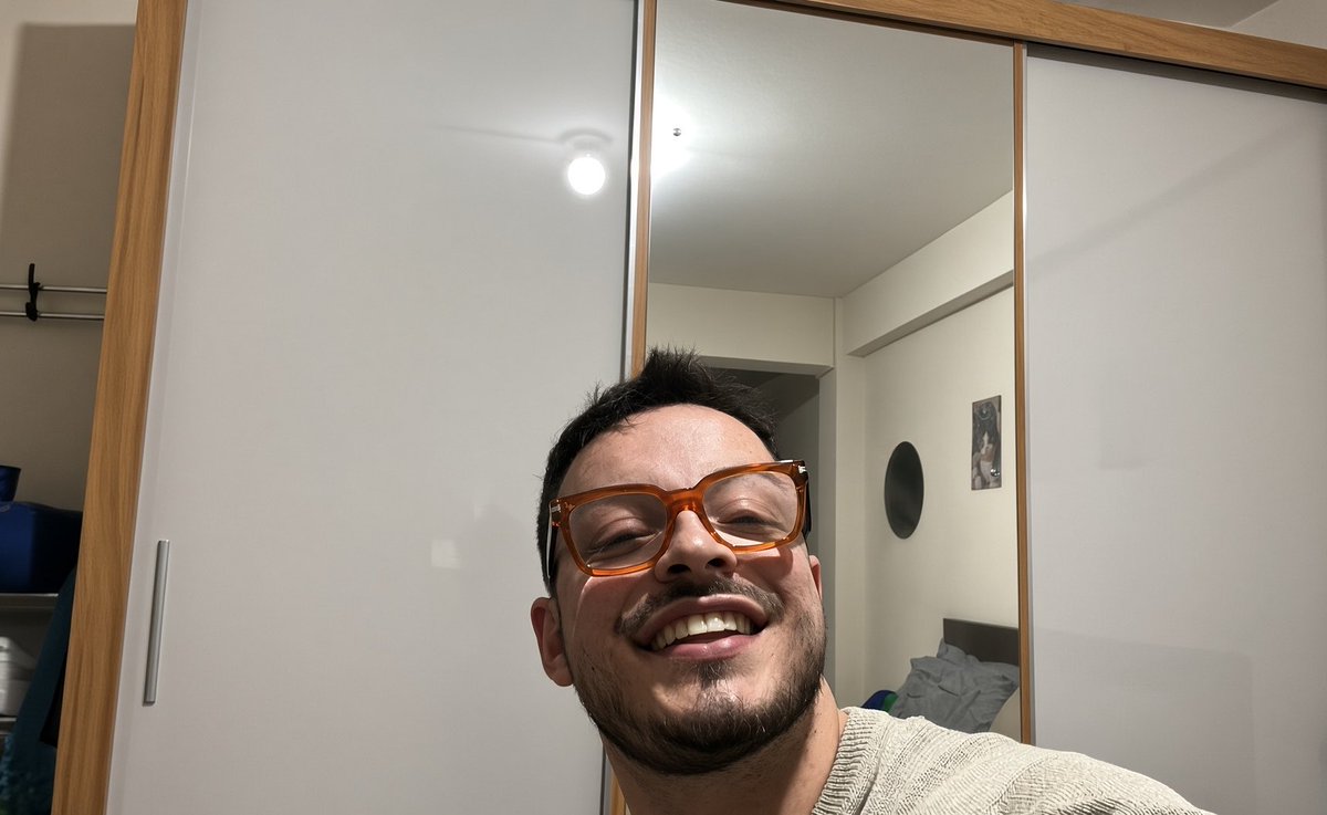 leooadams's tweet photo. Agora sim, um viado leonino que vai poder divar com seu espelho no guarda roupa novo 🧑‍🎤 https://t.co/CdAYHyu45q
