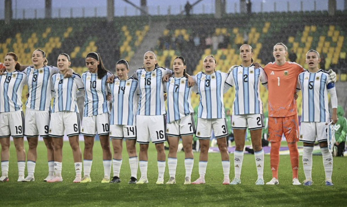 FinoYossen's tweet photo. Mañana TODOS tenemos que estar con ellas.

Día histórico para el fútbol femenino argentino. Y ojalá sea eterno.

10 de la mañana. Contra Corea para estar entre las 8 mejores del Mundial Sub 20. Vamos Las Pibas 🇦🇷🌸 https://t.co/5BG2YxEZy4