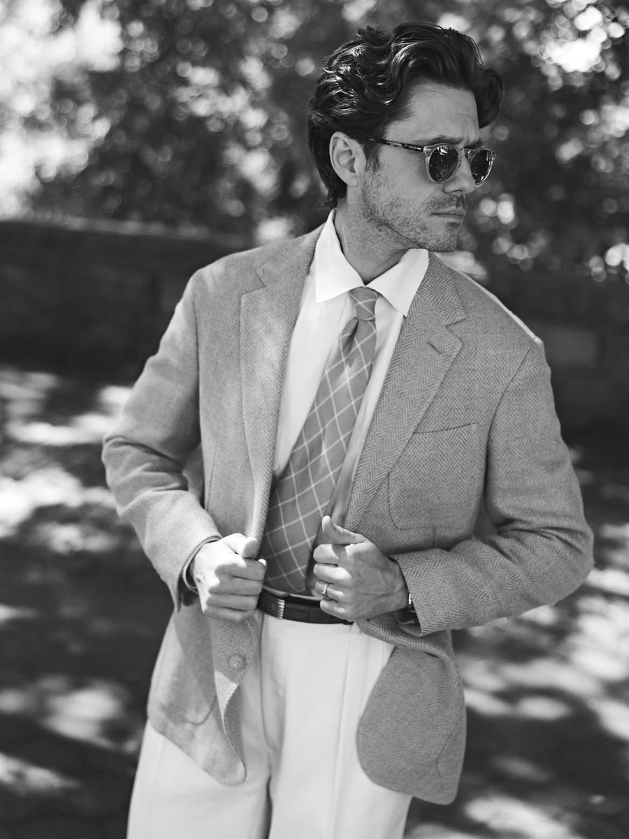 dailyaarontveit's tweet photo. he gets finer with every new photo good god https://t.co/xCp1JKPT6w