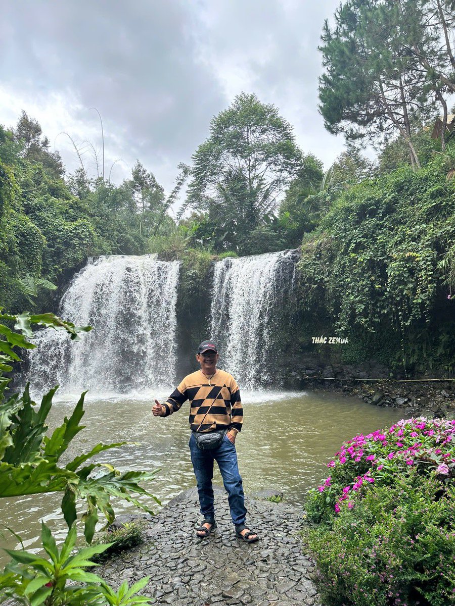 tridauso's tweet photo. @thuydunghouston Về Vn lên đà Lạt chơi đi em nhé e sẽ thích ở đây và Ko muốn đi đâu nữa đâu hii https://t.co/K8cpAVeD7h