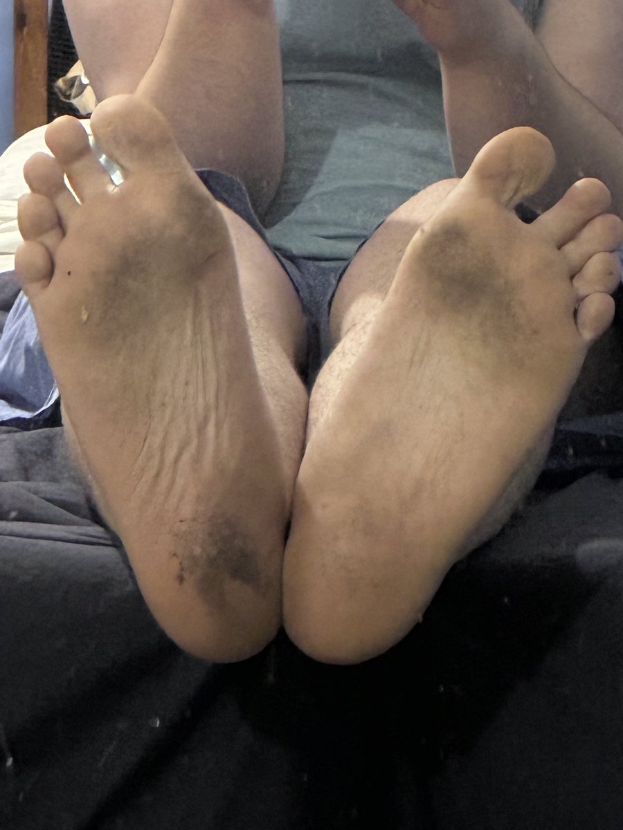 NightshadeNudes's tweet photo. Dirty feet! Surprise! Now, are you gonna lick βem clean or what? Also a stepping video with them for #Steptember !
#feet #toes #dirtyfeet #footfetish #gayfeet #gaytoes #gayfootfetish #nonbinaryfeet https://t.co/EgYiYtPtDE