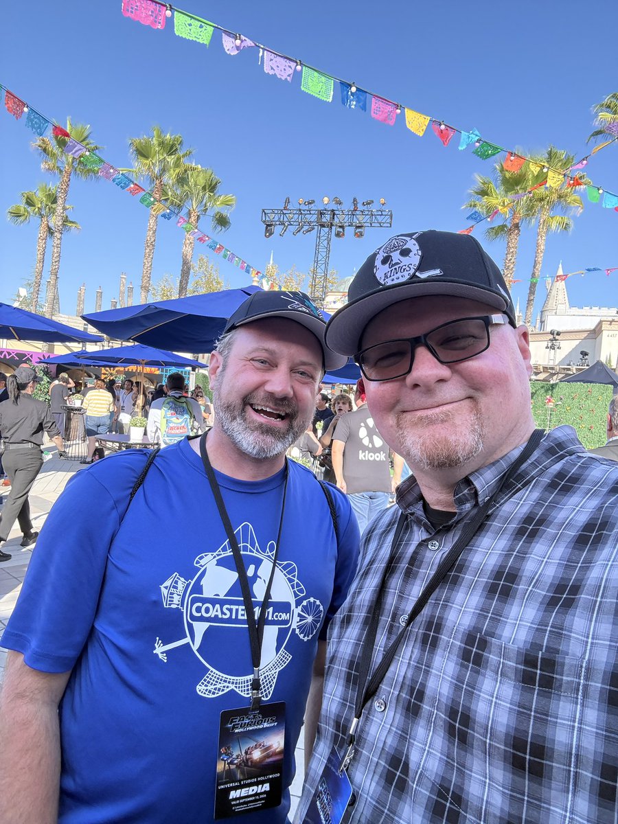 Park_Journey's tweet photo. Proof that @LAKings fans and @SanJoseSharks fans can get along and agree on stuff. 

Great seeing @Coaster101 again!! 

#UniversalStudios #UniversalStudiosHollywood #FastAndFurious #HollywoodDrift https://t.co/lhZrJG7EQz