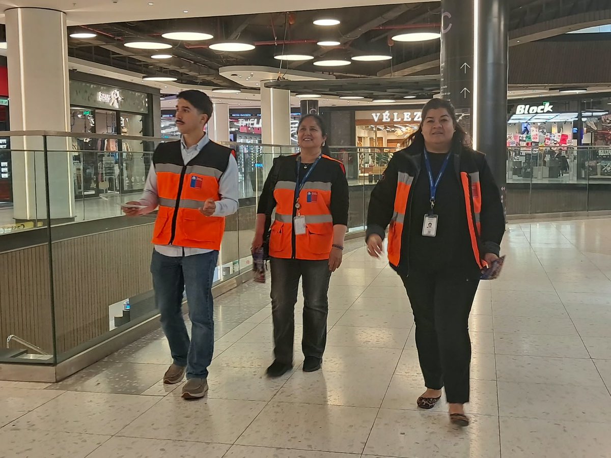 drtmetrooriente's tweet photo. 🇨🇱 Una jornada de difusión simultánea para conductores y auxiliares de buses interurbanos, para trabajadores del comercio y también para empleadores y trabajadores de fondas y ramadas, realizó la @DRTMetroOriente en las comunas de su jurisdicción en estas #FiestasPatriasSeguras https://t.co/XQsoNRlUqP