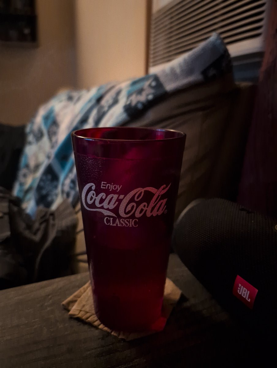 Kellyffub's tweet photo. @JeremyWingert79 My cup rn lmfao https://t.co/glPzMbAEZ7