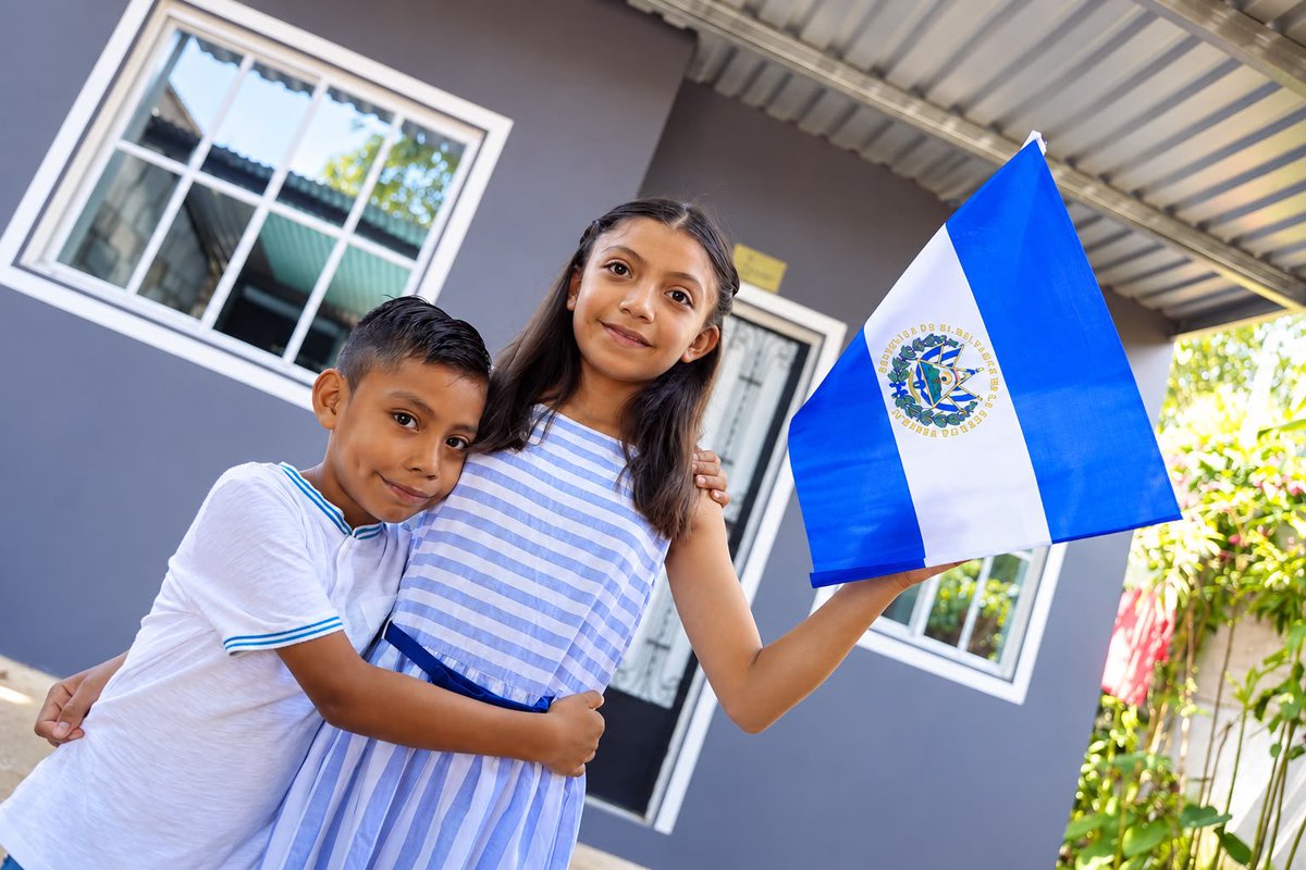 ViviendaSV's tweet photo. Hoy sí, podemos celebrar nuestra verdadera independencia: la libertad de construir, de soñar y de trabajar por un mejor El Salvador. 🇸🇻 https://t.co/QcIdi87Sqs