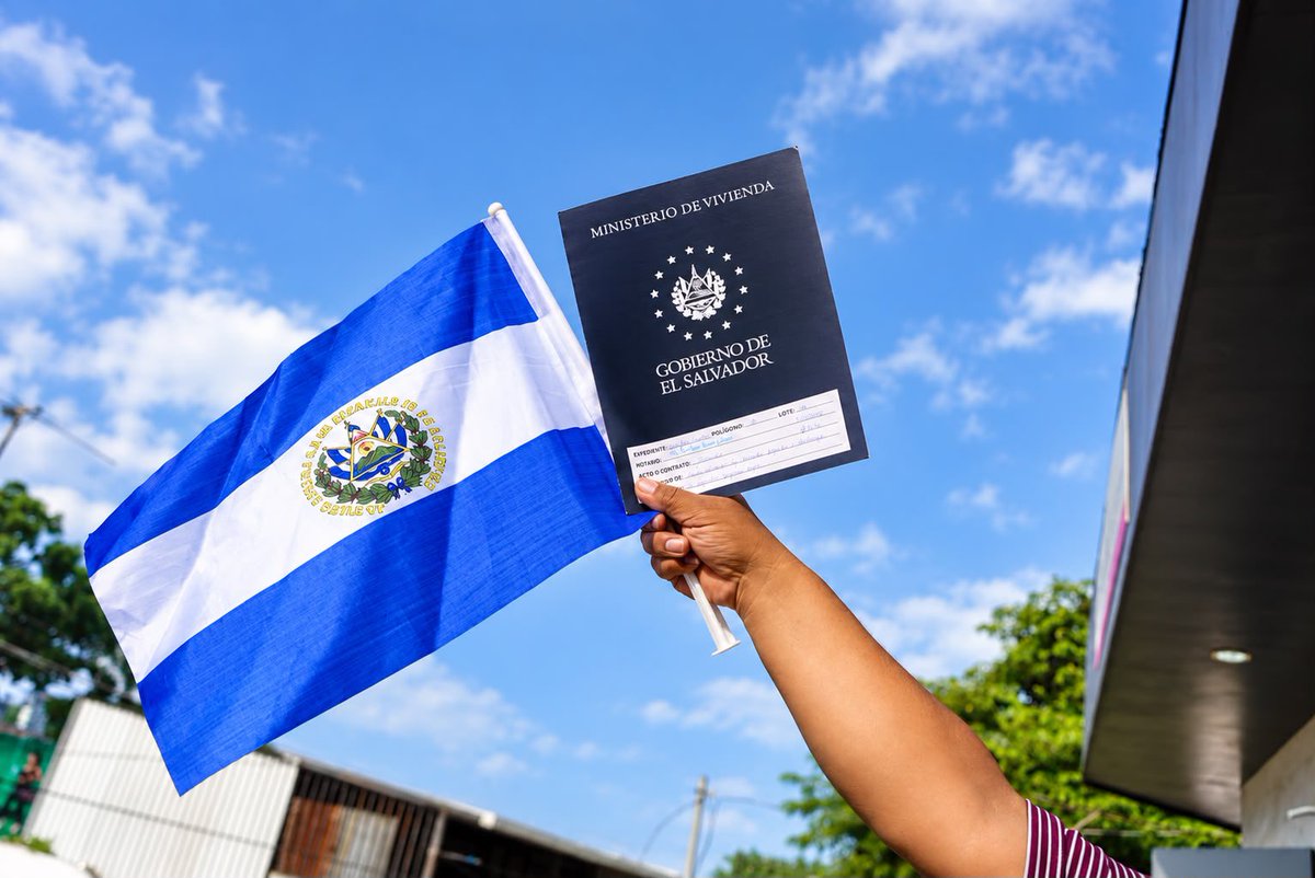 ViviendaSV's tweet photo. Hoy sí, podemos celebrar nuestra verdadera independencia: la libertad de construir, de soñar y de trabajar por un mejor El Salvador. 🇸🇻 https://t.co/QcIdi87Sqs