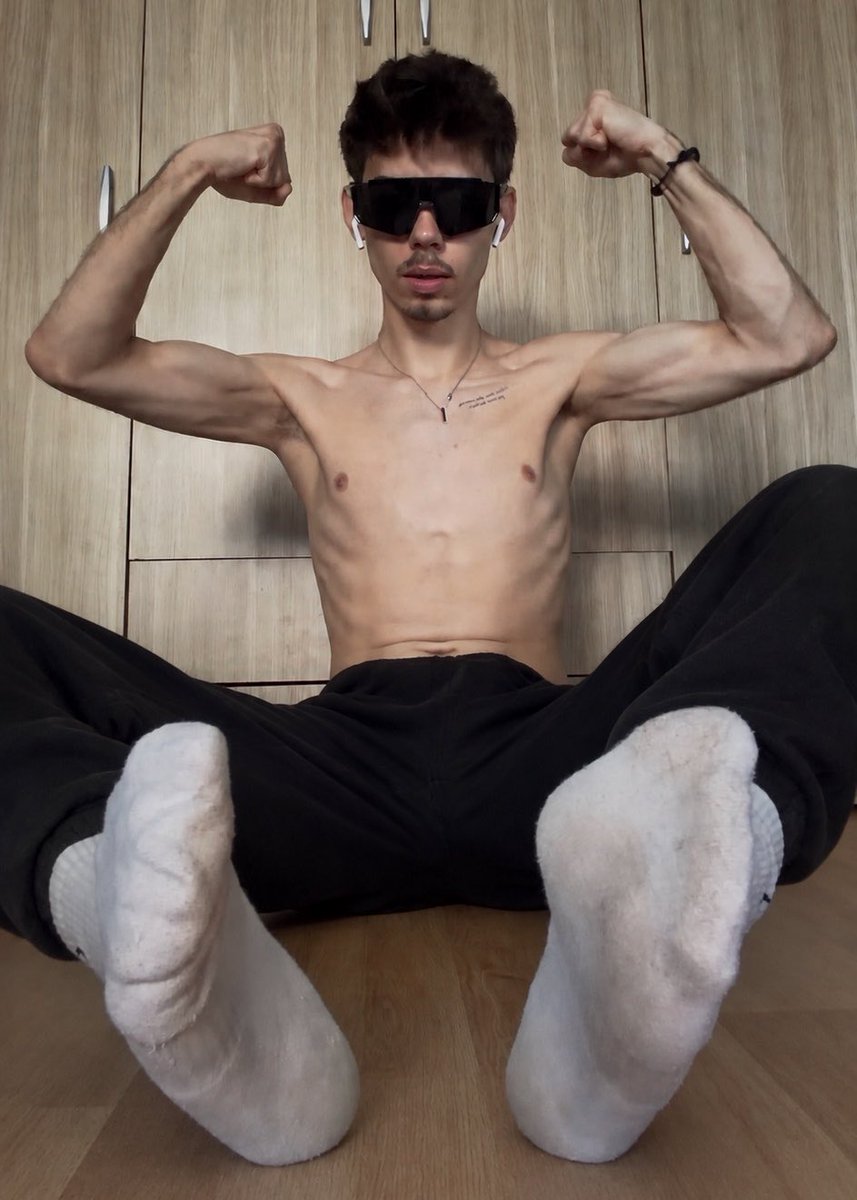 Davlenco's tweet photo. Whose account am I draining first with these massive feet? 😈🏧 #findom #cashmaster #paypig #cashpig #moneyslave #domination #slave #feet #master #finsub #humanatm https://t.co/Fzuy7Z7thn
