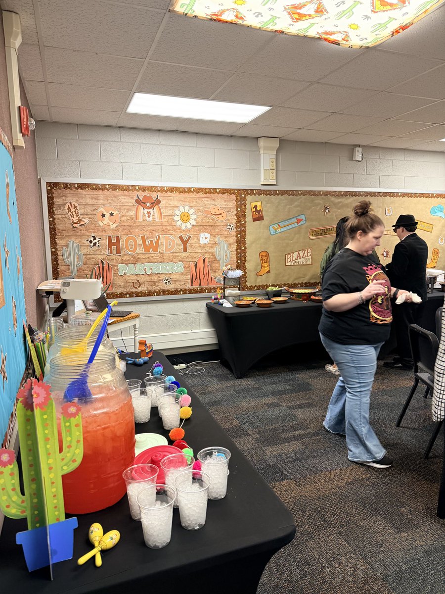 MidlandLFHS's tweet photo. 🤠 A huge rebel thank you to the Lee Freshman PTA for providing a wonderful pot luck for our staff!🩶❤️

#leefreshmanhighschool #rebelpride #PTA #famiLEE #midlandisd https://t.co/nA4K7FNoUJ