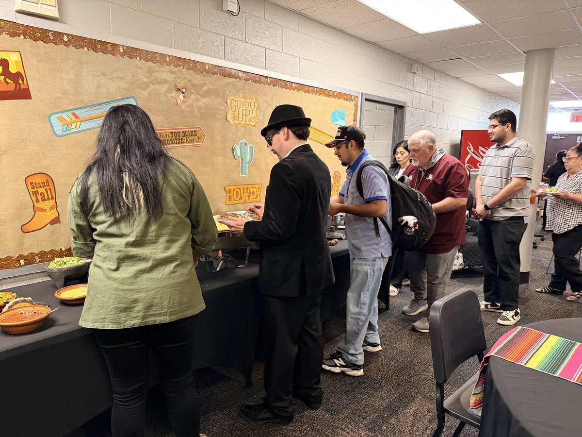 MidlandLFHS's tweet photo. 🤠 A huge rebel thank you to the Lee Freshman PTA for providing a wonderful pot luck for our staff!🩶❤️

#leefreshmanhighschool #rebelpride #PTA #famiLEE #midlandisd https://t.co/nA4K7FNoUJ