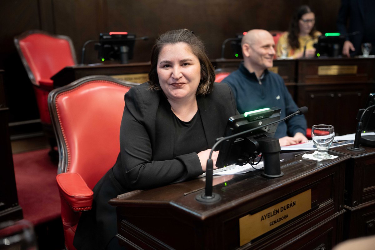 ayeduran's tweet photo. Hoy tuvimos sesión en el @Senado_BA 🏛️

Uno de los proyectos que aprobamos es el que había presentado a partir de la articulación con @TurismoPBA y el @colegioturismo bonaerense, proponiendo la transferencia al Colegio del Registro de Guías de Turismo provincial.

Este es un logro concreto para el sector, en la medida que en que reconoce el rol del ente que nuclea a las y los profesionales.

Una medida que apunta a fortalecer la actividad e impulsar su desarrollo.