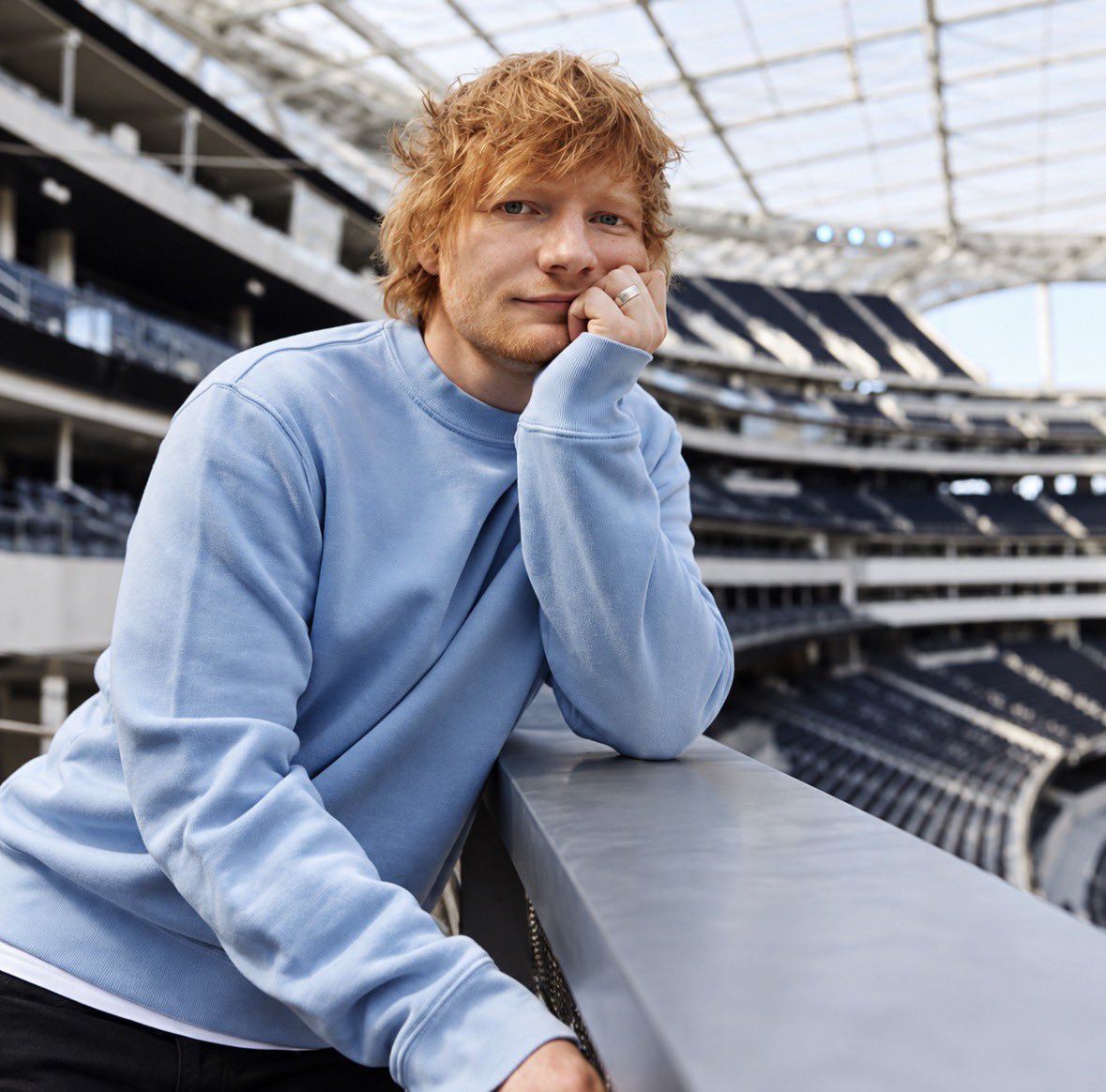 FrenchRapUS's tweet photo. 🚨 LE DOWNFALL D’ED SHEERAN !

LE CHANTEUR VIENT DE SE FAIRE LÂCHER PAR SON PROPRE GROUPE, AINSI QUE PAR TOUS LES ARTISTES QUI L’ACCOMPAGNENT SUR SA TOURNÉE, EN SOUTIEN À MACKLEMORE 🇵🇸

IL EST DÉSORMAIS TOUT SEUL. https://t.co/yn1JkxhB3u