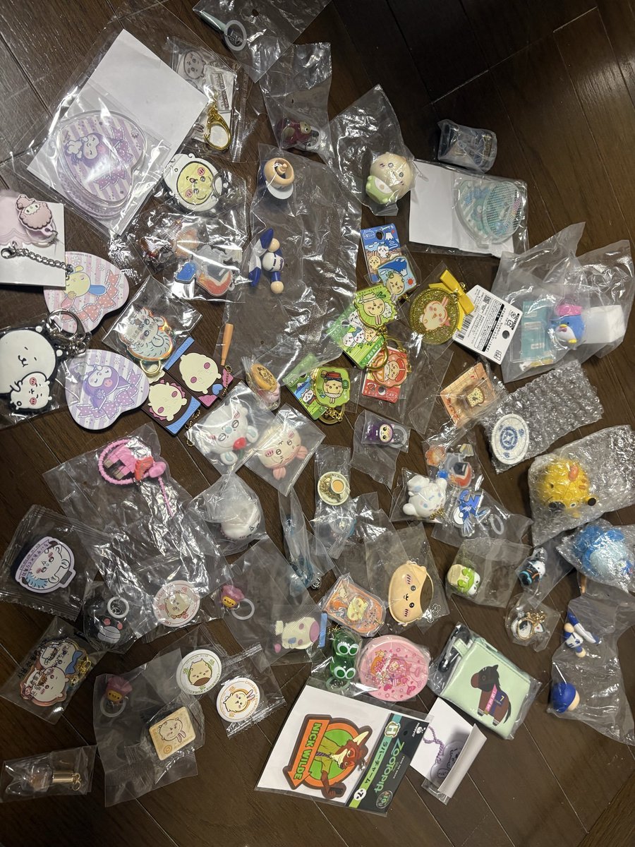 fxvoltaire's tweet photo. ヒスミニ ちいかわ サンリオ めじるしアクセサリー ガチャ 買取

譲 写メ
求 定価➕送料➕梱包費
2枚目の抱き合わせ多い方に優先となります。
点数少ない方すいませんが♡でお断りさせて頂きます！ https://t.co/Of34tkib0a