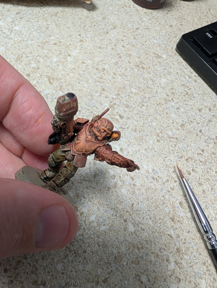 A40kR's tweet photo. While Im getting to a point of filming a proper OSL tutorial, just throwing out some more of my old experiments. You really do just have to mess around until you find what works for you. Some came out better than others.
#warhammer 
#warhammer40kㅤ 
#imperialguard
#astramilitarum https://t.co/U2uKG80sCq