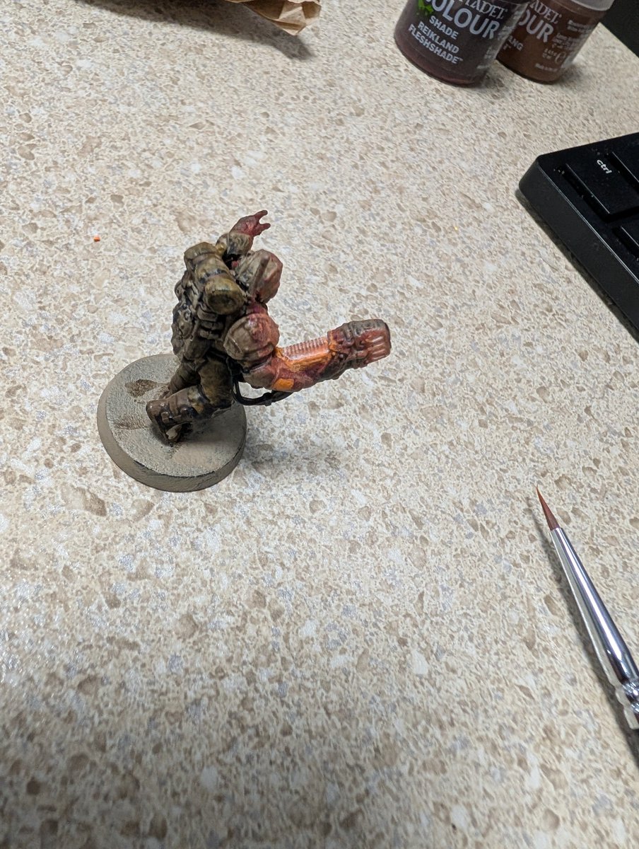 A40kR's tweet photo. While Im getting to a point of filming a proper OSL tutorial, just throwing out some more of my old experiments. You really do just have to mess around until you find what works for you. Some came out better than others.
#warhammer 
#warhammer40kㅤ 
#imperialguard
#astramilitarum https://t.co/U2uKG80sCq