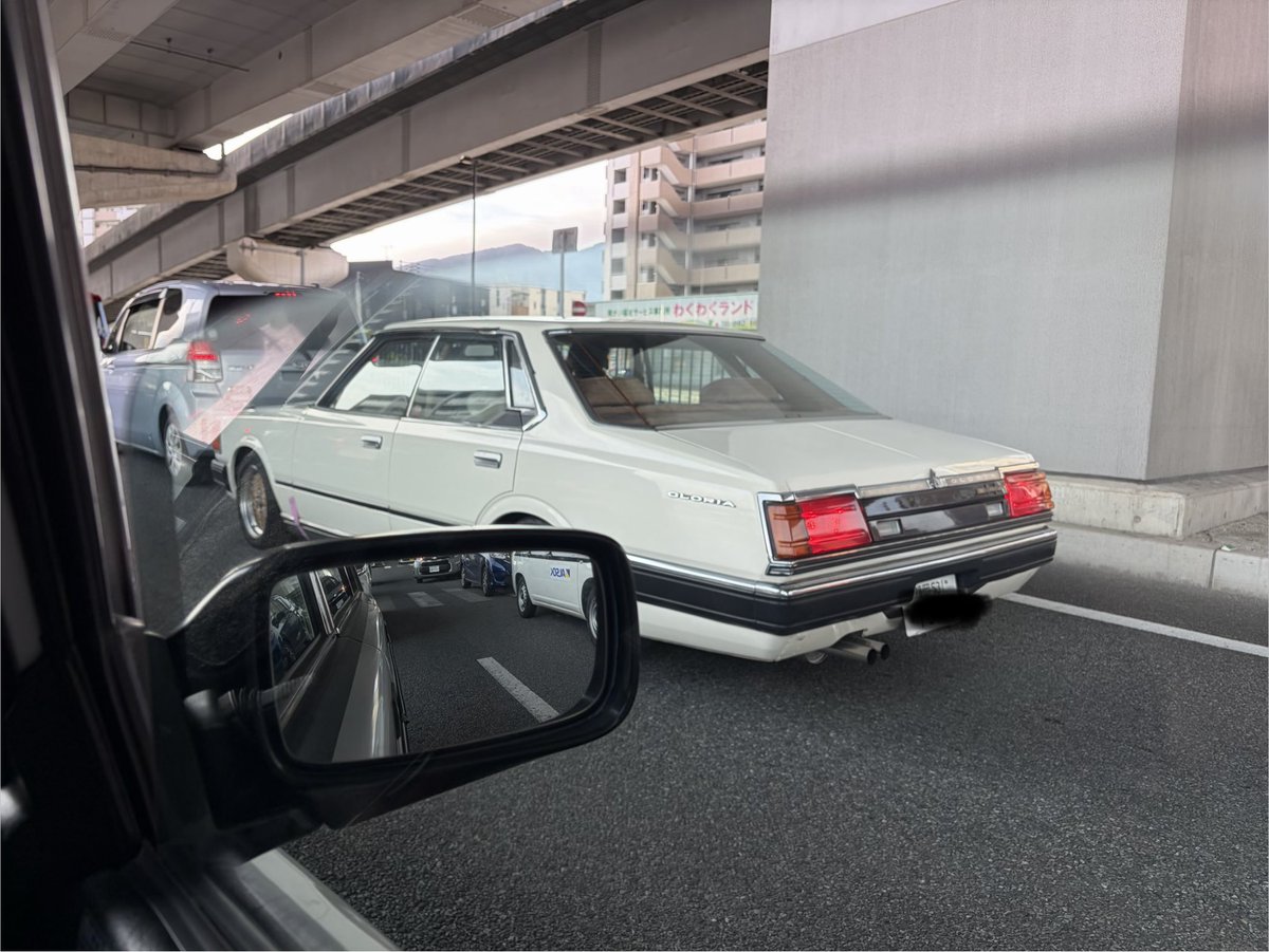 rao_jii_san's tweet photo. 朝から渋い車に遭遇
白髪のお爺さんが乗っててまた好き https://t.co/tvz9mGsLvA