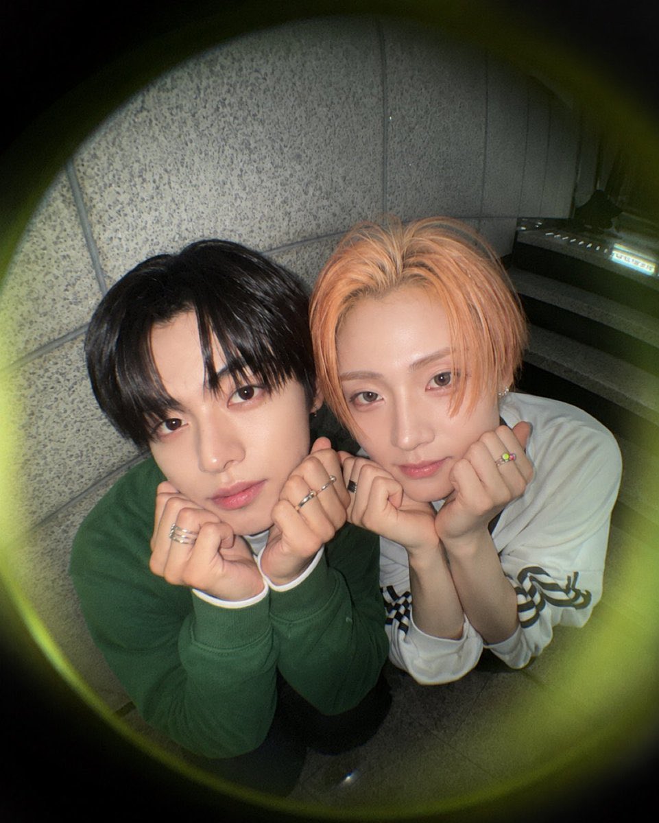 1eow0nz's tweet photo. @FANTHEONE_offcl LEO &amp; SANGWON💙❤️
8 years with best chemistry ❗️
#LEO #리오 #이리오
#SANGWON #상원 #이상원 https://t.co/QIZKSvRU1n
