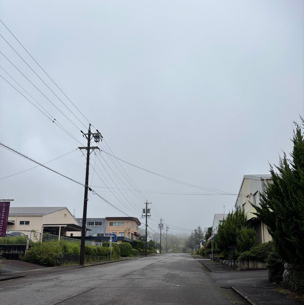 maruchu_potter's tweet photo. おはようございます
今日の岐阜県土岐市はどんより空
朝からぽやーんの気分です

来月には陶器市が開催されるので、店舗をお掃除頑張ってます
まだまだ先は長そう…
ご迷惑をおかけいたします
#企業公式が地元の天気を言い合う
#美濃焼　#卸　#小売
#うつわさがし　#陶器市 https://t.co/n18ZIjmoxF