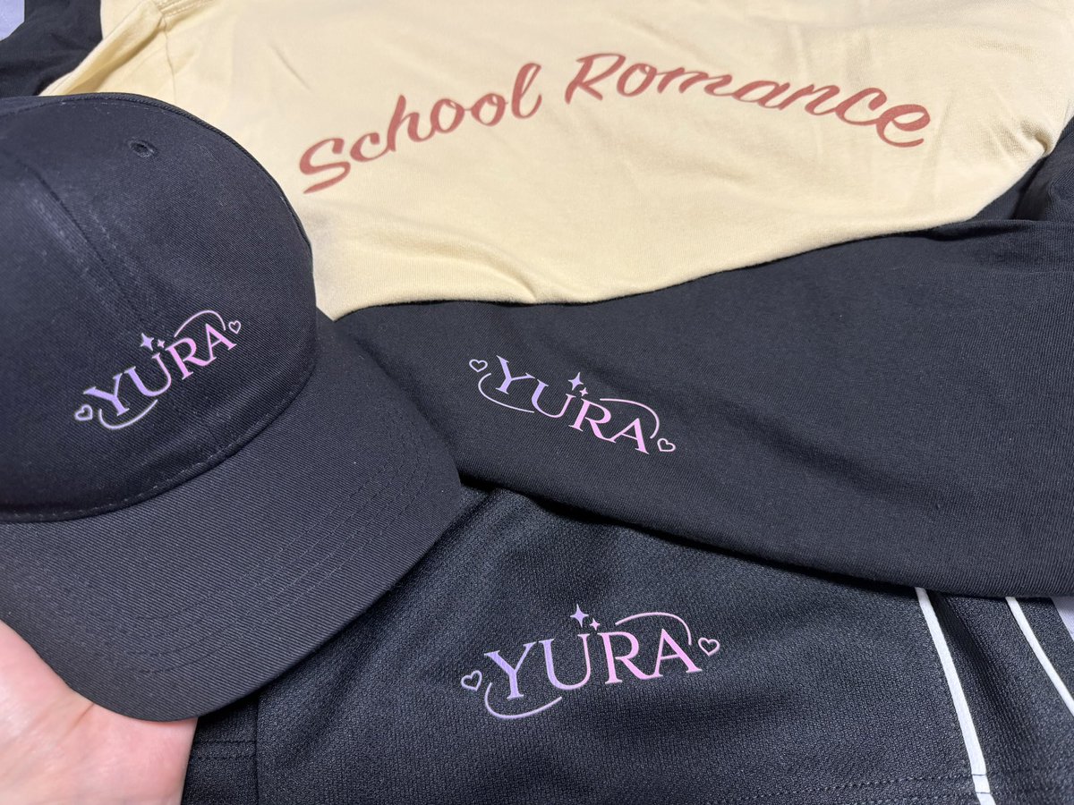 natchan_voice's tweet photo. 皇紅葉くん役を担当させていただいている『スクールロマンス』待望のグッズが届きました🫶
待ってましたー！！٩( ᐛ )و

写ってないけど紅葉くんTシャツは宣言通り2枚買ってます🍁
167㎝の小柄体型ですがゆったりめが好きなのでLでぴったりでした！！最高！！感謝！！ https://t.co/ZQ2oVKs3in