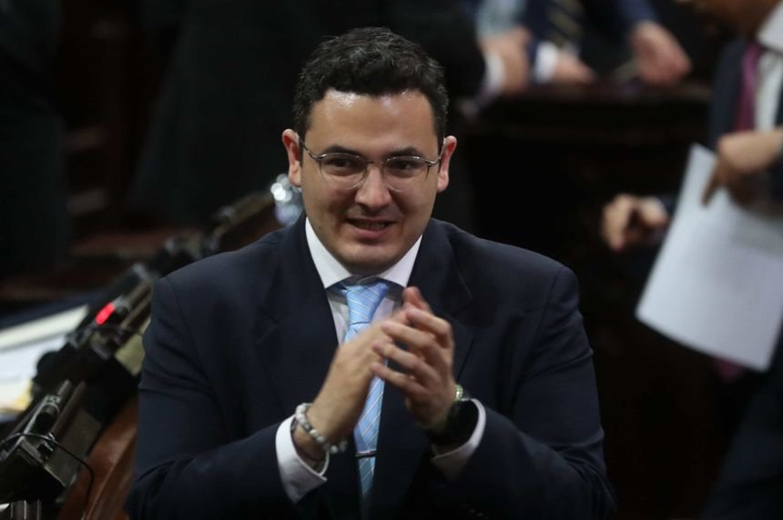 libertariachapi's tweet photo. Es sumamente patético que un político como Samuel Pérez, capaz de hacer un reel solo porque hay un perno expuesto en la Muni, se escondiera durante los bloqueos por el combustible.

Es una muestra del nivel de cobardía, cinismo y oportunismo de los políticos de Raíces.

🤷🏼‍♀️🤷🏼‍♀️🤷🏼‍♀️ https://t.co/ateqZ2bpy8