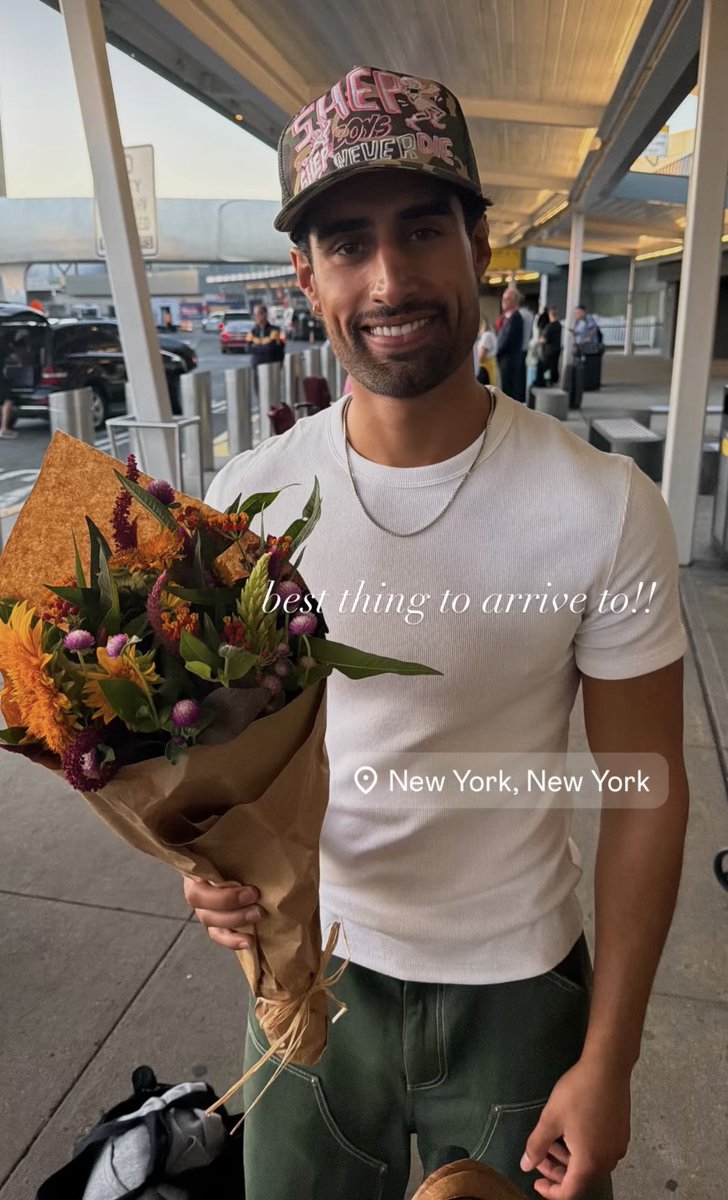 c5z4jq's tweet photo. WE ARE SO BACK💐💘💋

#mica #samraj #miraj #nyc https://t.co/XiDRXTIZDZ
