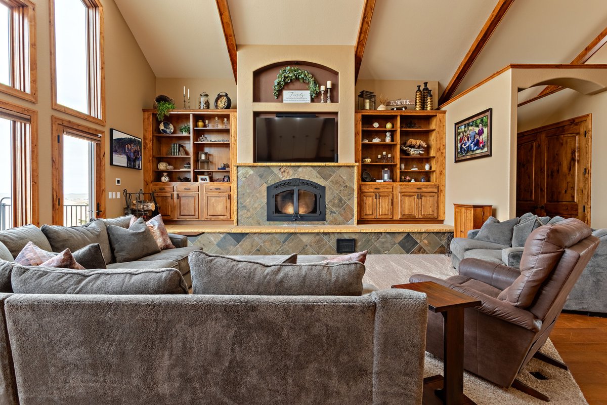 SRteamTPG's tweet photo. 70 acres. 9842 sqft. Saltwater pool. Movie theater. 8 BD. 6 BA. 4-car garage. Two outbuildings. Panoramic Wyoming views! 261 Gap Rd #GilletteWY https://t.co/bMJqjZBJO6

Summer Robertson, Team Properties Group, 307.250.4382 #luxuryhomes https://t.co/a0tvxCqcsV