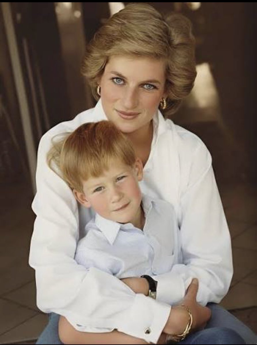 Thierry_Kame's tweet photo. @misanharriman Wishing a very Blessed and Happy Birthday to my friend Prince Harry, husband to Princess Meghan, Dad to Prince Archie and Princess Lili-Diana🔵👑🎁🥂
#HappyBirthday #PrinceHarry
#HarryandMeghan✨ #Archewell
#ServiceIsUniversal https://t.co/WO153lNuVD