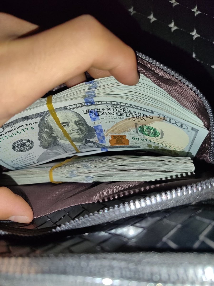 PortalBabados's tweet photo. 🚨Segundo algumas crenças, compartilhar e ver imagens de Budas sorridentes pode atrair mais dinheiro, prosperidade e sorte 🍀✨ https://t.co/lVh72BtNO3