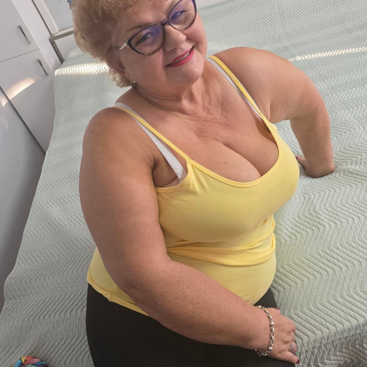 JessicaJeXxX's tweet photo. Would you let me ride your face? https://t.co/tmhYj2Dv1Z