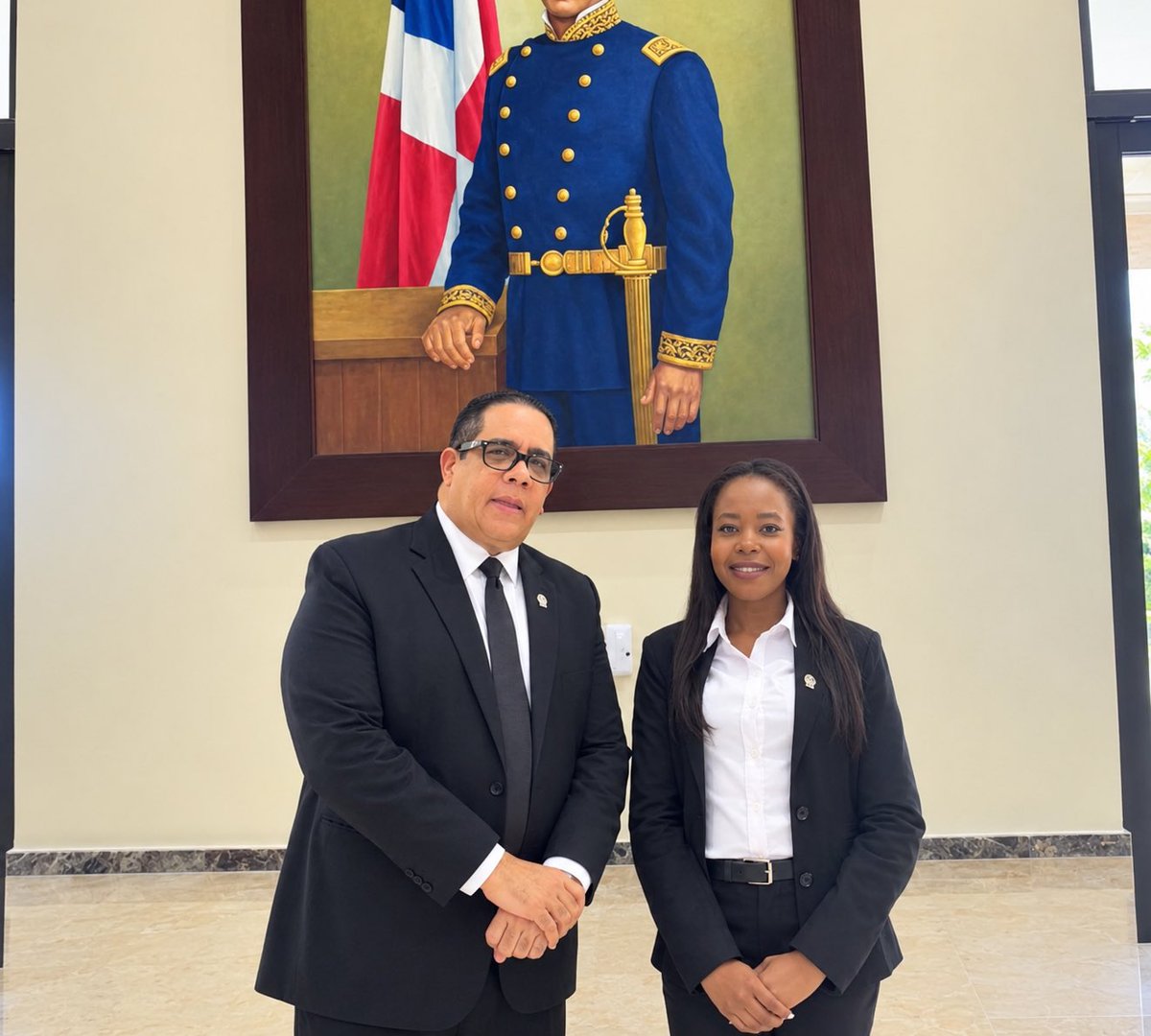 AnaJimenez2230's tweet photo. Muchas gracias Maestro y Embajador Elic Fernandez por la excelente experiencia. @elicfernandez 🙏🏽💃🏽🏆👩🏽‍💻🌎 https://t.co/kLCz8Xy6wq