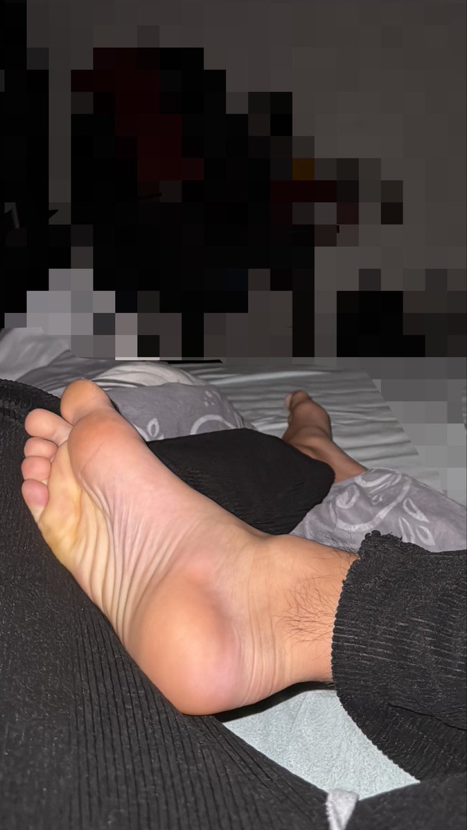 hab07x's tweet photo. Feet🤤🦶
#feet #feetfetısh #gay #lick #mlm https://t.co/WGXGFRcSKv