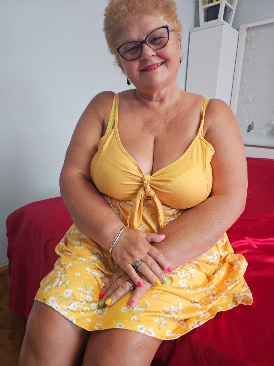 JessicaJeXxX's tweet photo. Would you date older women? I'm 64. 
◯ Yes 
◯ No https://t.co/sQ2yaVuPQF