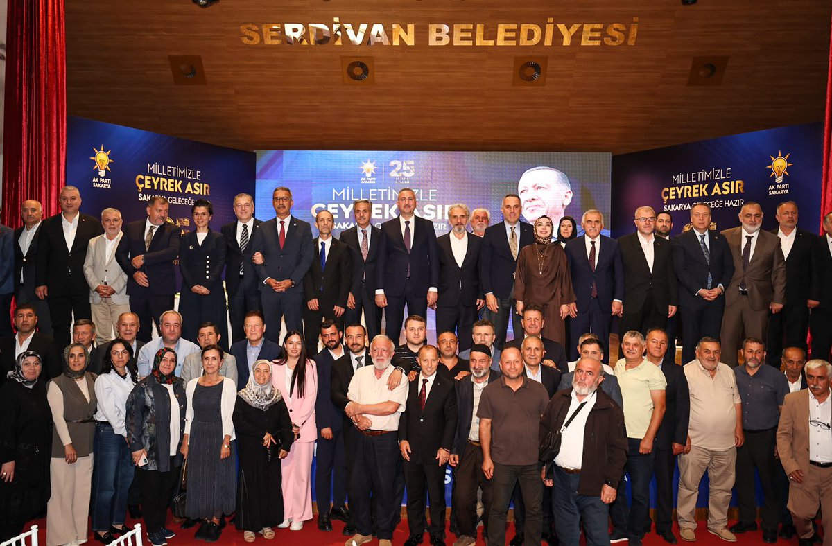 yunustever's tweet photo. AK Parti Sakarya İl Danışma Meclisi Toplantımızı; AK Parti Grup Başkanvekilimiz Sayın Abdulhamit Gül’ün, MKYK Üyelerimizin, TBMM KEFEK Başkanımızın, Milletvekillerimizin, Büyükşehir Belediye Başkanımızın, üç kademe il ve ilçe teşkilatlarımızın, kadın ve gençlik kollarımızın, belediye başkanlarımızın, meclis üyelerimizin ve mahalle başkanlarımızın katılımıyla gerçekleştirdik.

Teşkilatımızın azmi, gençlik kollarımızın enerjisi, kadın kollarımızın gayretiyle; Sakarya’da birlik ve beraberlik içinde, omuz omuza yol alıyoruz. 

Milletimizin emanetini büyük bir sorumlulukla taşıyan her bir dava ve yol arkadaşıma çok teşekkür ediyorum.

Cumhurbaşkanımız, Genel Başkanımız Sayın Recep Tayyip Erdoğan’ın liderliğinde; hizmeti merkezine alan, gönlü ve gayreti rehber edinen bir anlayışla çalışmalarımıza devam edeceğiz.

AK Parti Sakarya 79. Genişletilmiş İl Danışma Meclisimizin hayırlara vesile olmasını temenni ediyorum. @abdulhamitgul