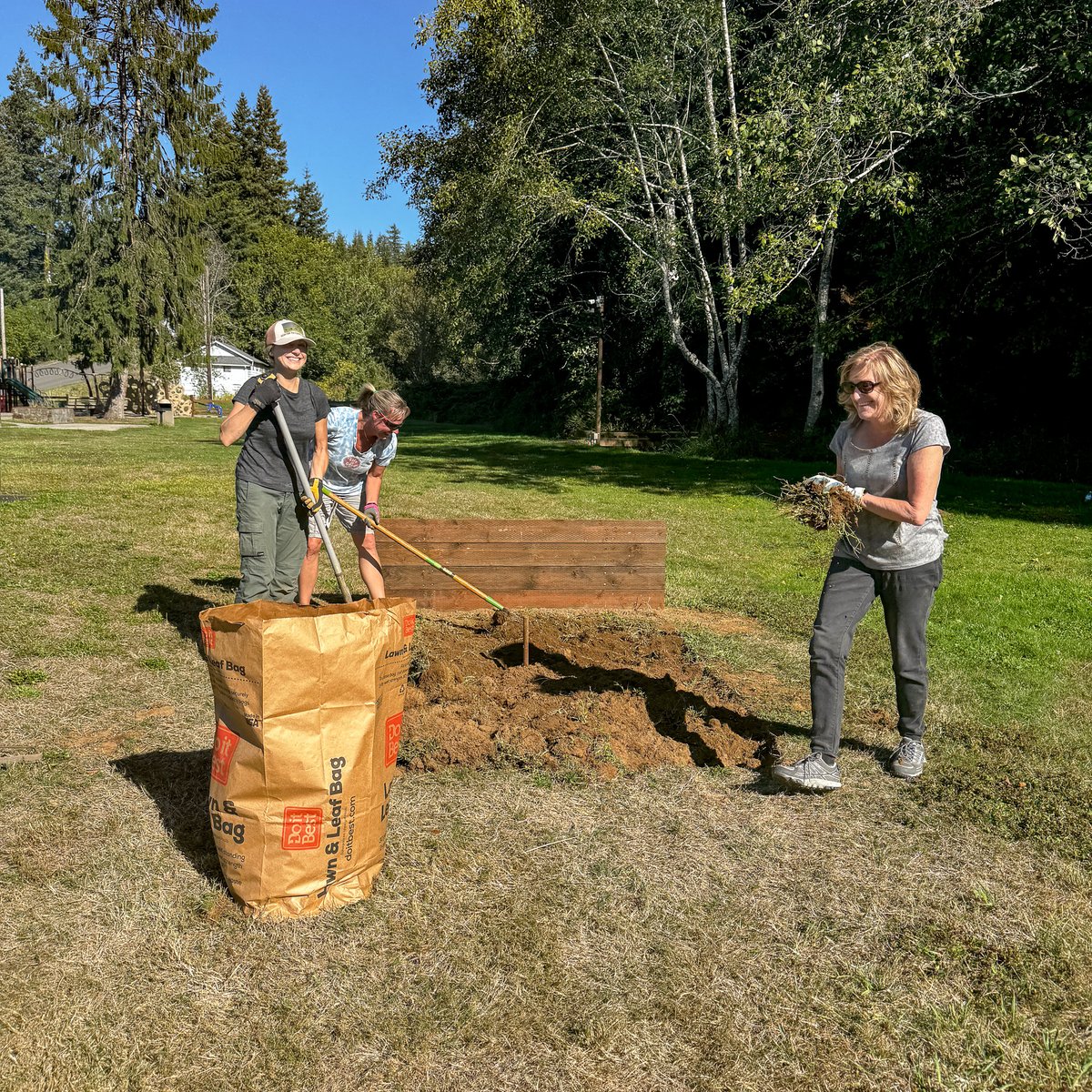 firstccu's tweet photo. We are back at the park!🌳We’ve teamed up with the City of Coquille’s Adopt-a-Park Program and it’s shaping up nicely. We replaced the horseshoe pits, trimmed walkways, and cleaned the picnic area. We’re proud to help make this park more inviting for our community to enjoy! https://t.co/1gDY1T0EdW