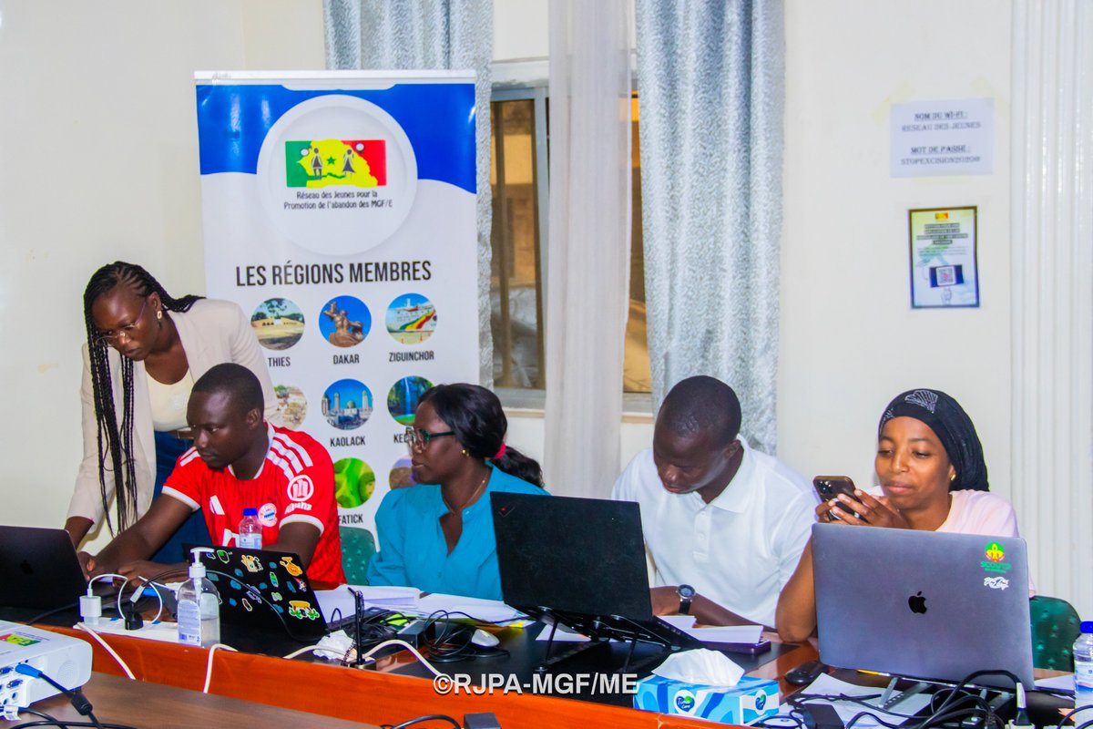 reseau_MGF_ME's tweet photo. Aujourd'hui, le @reseau_MGF_ME  a organisé un atelier de renforcement de capacités sur le principe de non-discrimination, réunissant les membres des différentes instances du Réseau.
Avec l’appui de #DambeFundsSahel

#NonDiscrimination #DroitsHumains #JeunesseEngagée #MGF #Sénégal https://t.co/RByuwXmI2N
