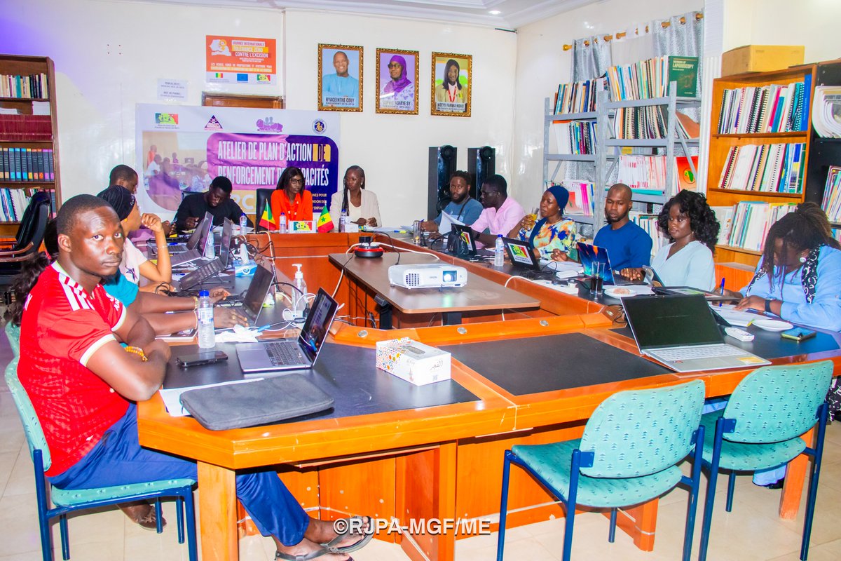 reseau_MGF_ME's tweet photo. Aujourd'hui, le @reseau_MGF_ME  a organisé un atelier de renforcement de capacités sur le principe de non-discrimination, réunissant les membres des différentes instances du Réseau.
Avec l’appui de #DambeFundsSahel

#NonDiscrimination #DroitsHumains #JeunesseEngagée #MGF #Sénégal https://t.co/RByuwXmI2N